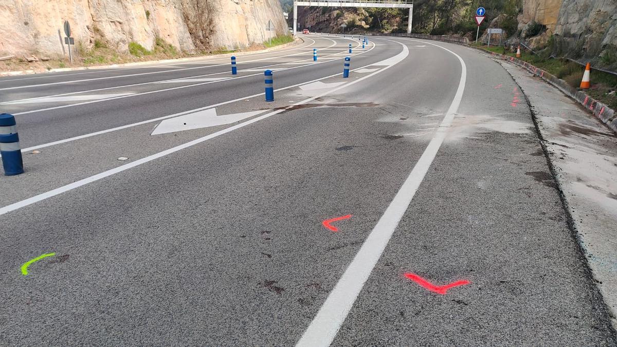 Marques al terra, al lloc de l'accident, aquest divendres al matí