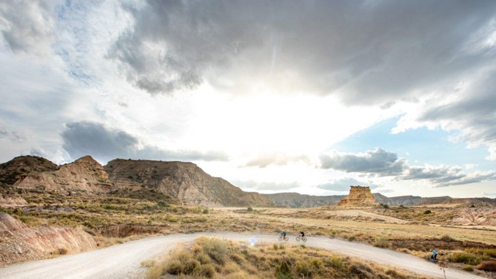 El desierto de Los Monegros es un paisaje inigualable para la práctica de infinidad de actividades.