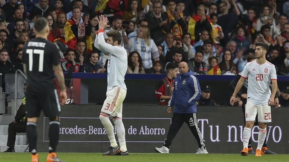 Gerard Piqué agradeció el cariño que, por fin, le dispensó la afición de La Roja