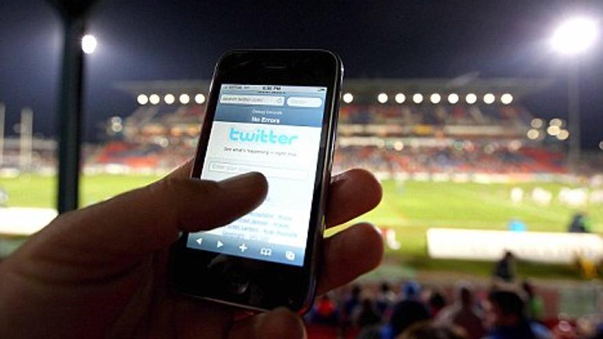 La red social Twitter contabiliza cada vez más insultos de usuarios durante los partidos de fútbol.