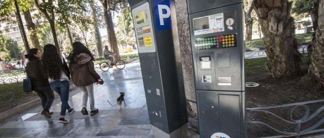 Los nuevos parquímetros se han instalado junto a los ya existentes en las calles de Orihuela