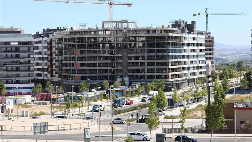La compraventa y los precios de la vivienda echan el freno en Aragón