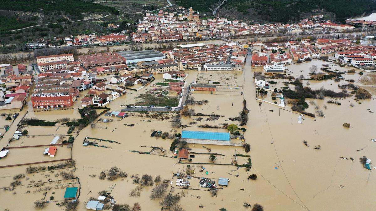Vista aérea de los alrededores de la localidad navarra de Funes tras el desbordamiento del río Arga.