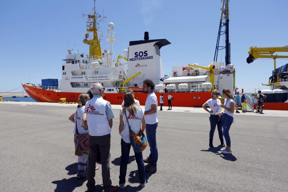 El 'Aquarius' abandona Valencia para seguir con su labor humanitaria