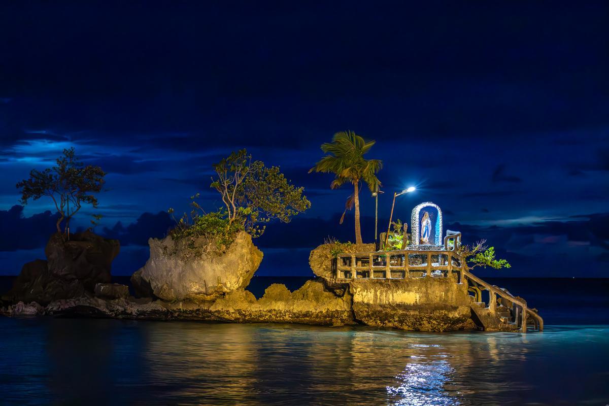 Virgen María en Willy's Rock, Boracay, Filipinas.