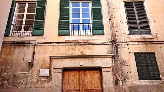 Fachada de Can Pueyo, vendido a un fondo británico.