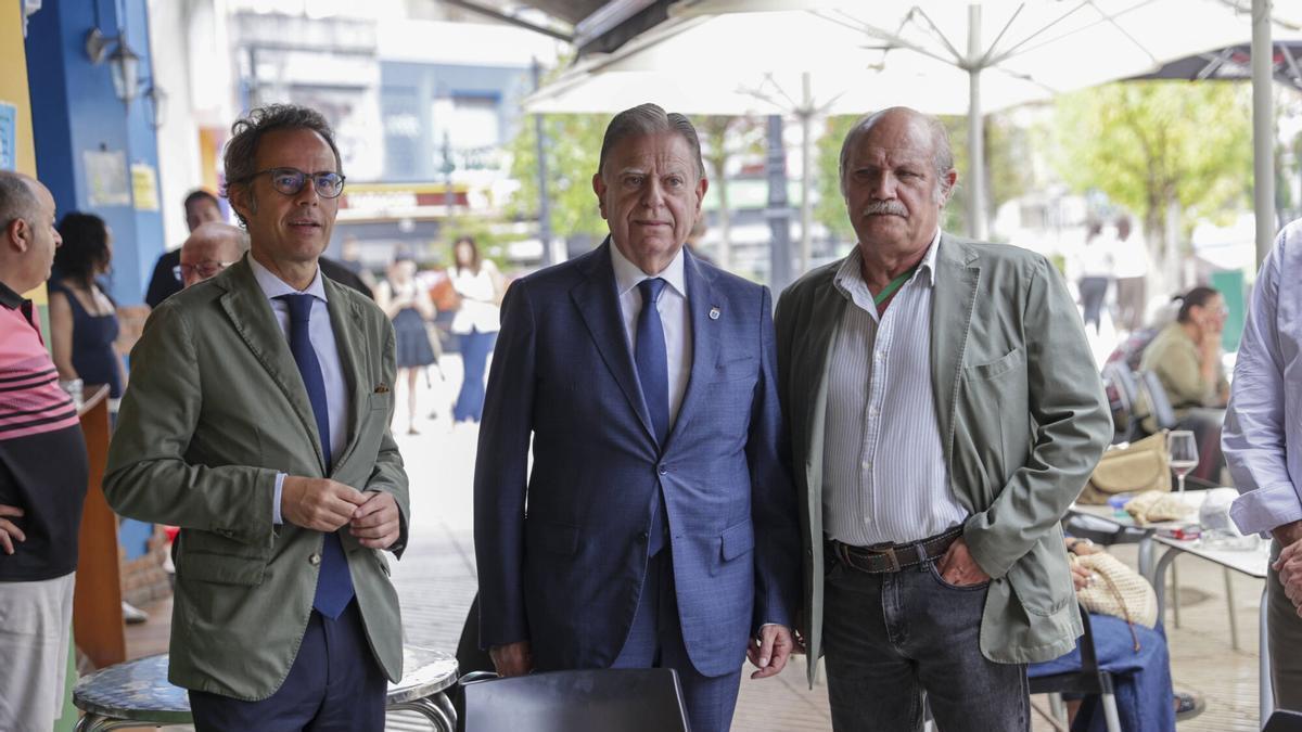 Por la izquierda, Nacho Cuesta, Alfredo Canteli y José Manuel Torres.