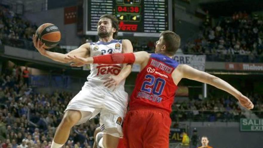 Llull, buscant la cistella rival.