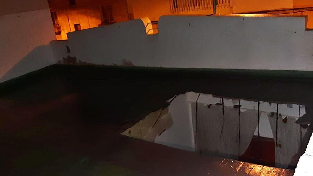 Imagen de la vivienda afectada por el derrumbe de un techo en el barrio La Salud.