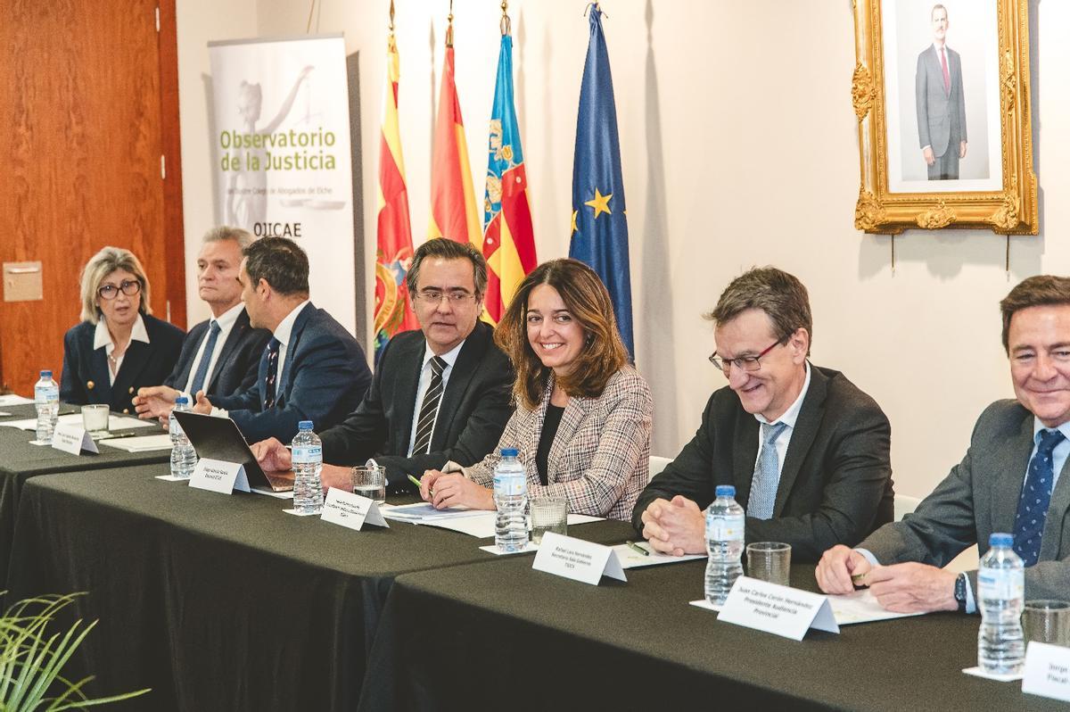 El encuentro ha tenido lugar en el Colegio de Abogados de Elche