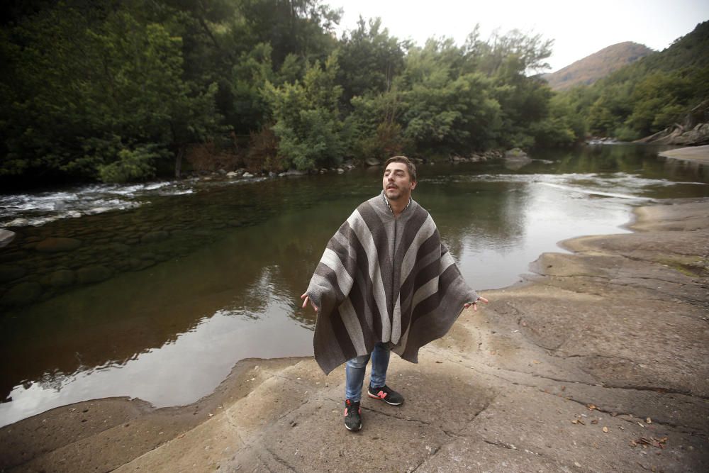 Jordi Roca visita la serra de Vilches, a Xile, on li mostren l''elaboració del gelat