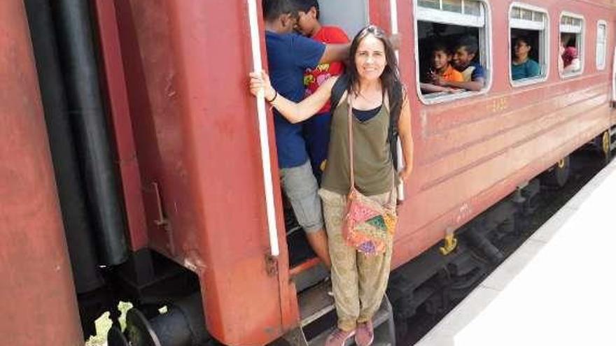 Vanessa Rivas en el tren que compartió con varios españoles. // FDV