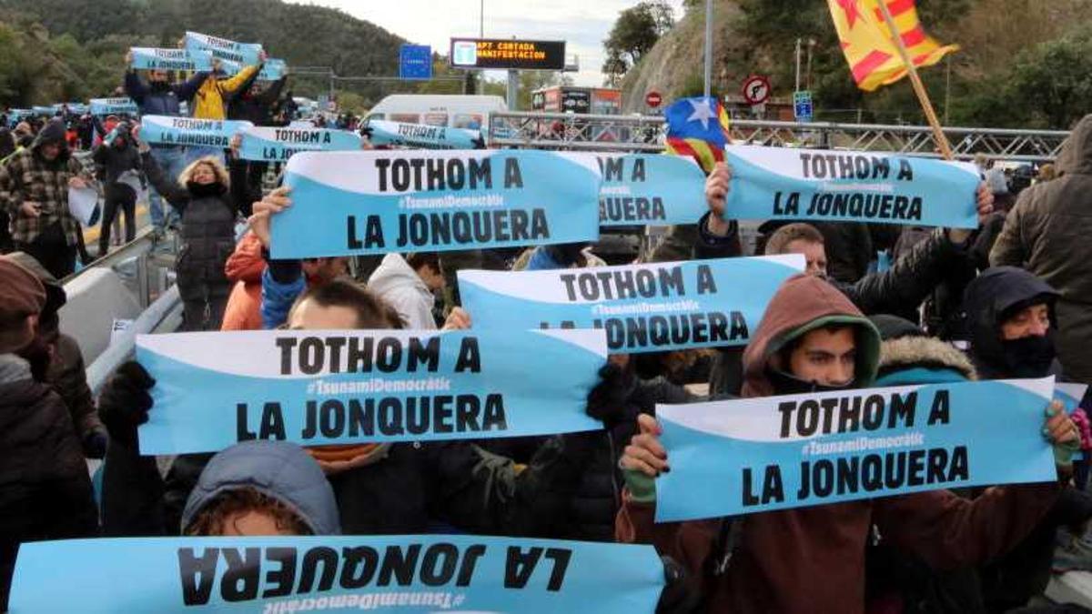 Una de les protestes de Tsunami Democràtic, a la Jonquera.