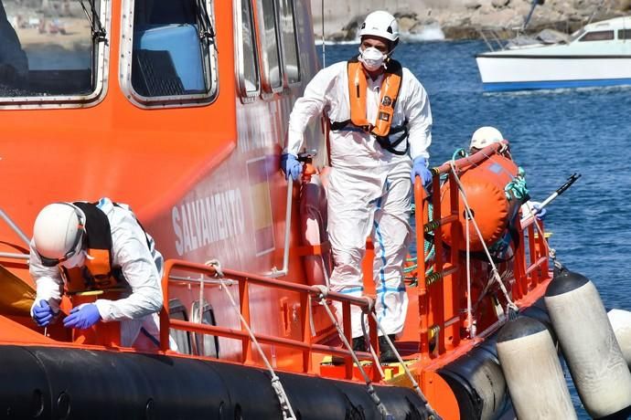 28/02/20 ARGUINEGUIN. MOGÁN. Llegada de migrantes al puerto de Arguineguin después de ser rescatados por un velero. Fotógrafa: YAIZA SOCORRO.  | 28/02/2020 | Fotógrafo: Yaiza Socorro