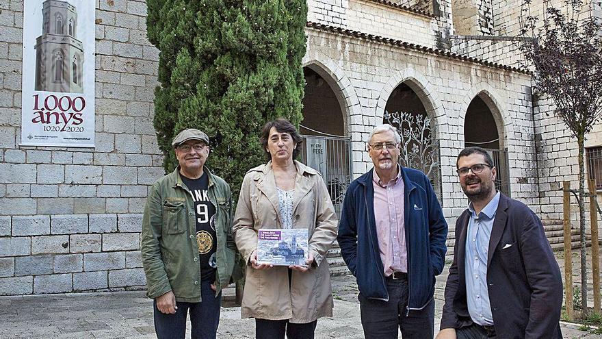 A dalt, Xavi Toral, Anna M. Puig, mossèn Ferrés i Josep Menchón. A baix, un detall del Crist de Sant Pere.