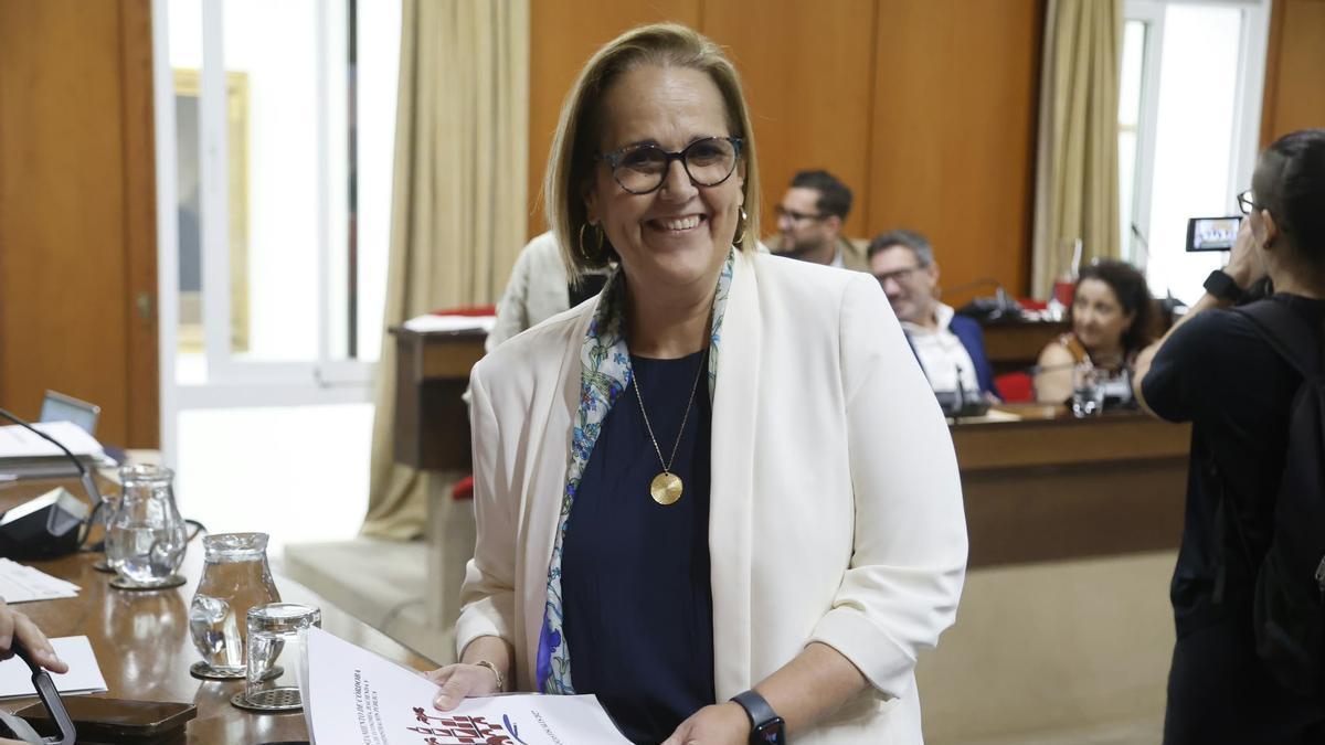 La primera teniente de alcalde y delegada de Hacienda, Blanca Torrent, antes del pleno en el que se han aprobado las ordenanzas fiscales de 2027.
