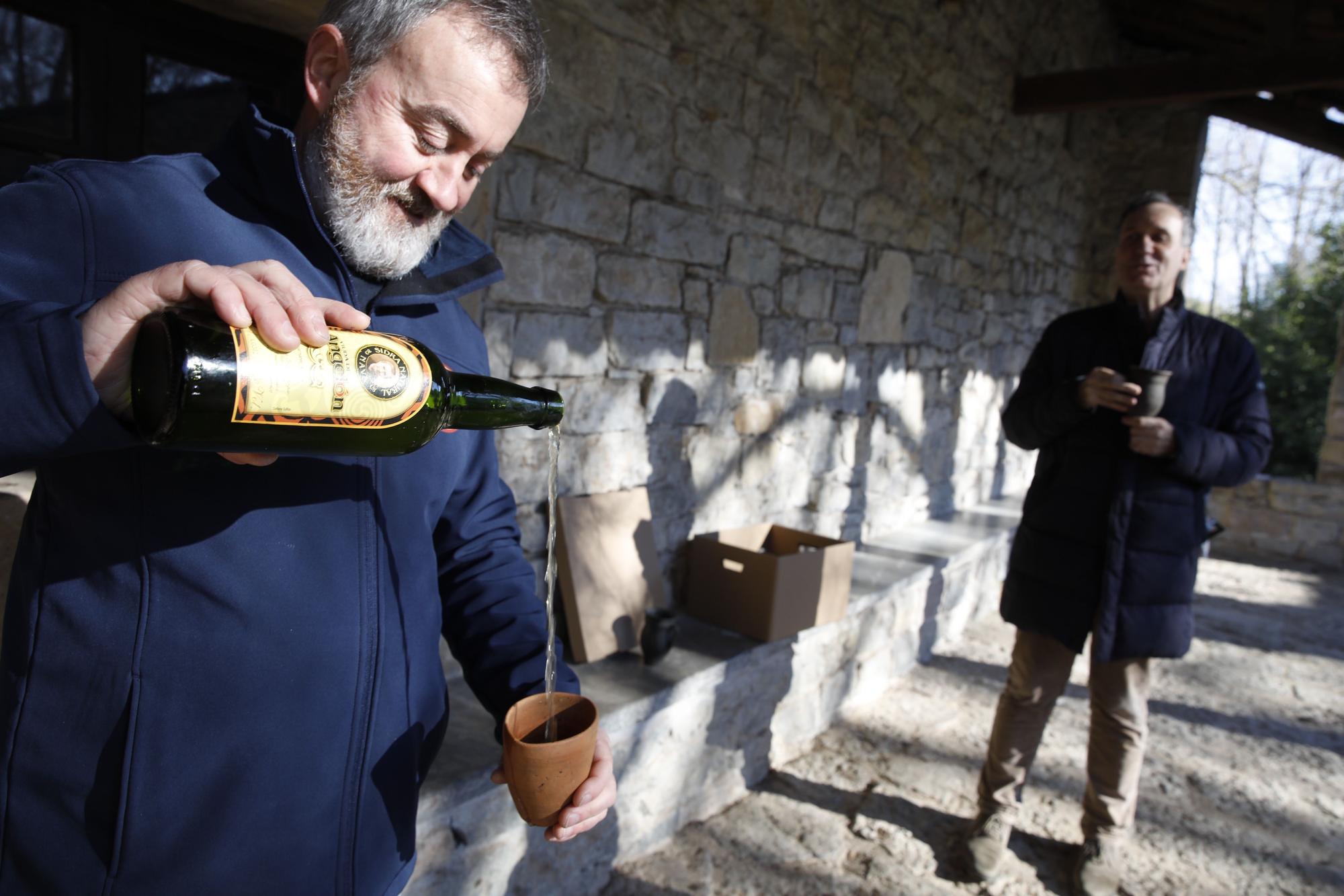 Cuando la sidra no se servía en cristal: estos son los recipientes de barro