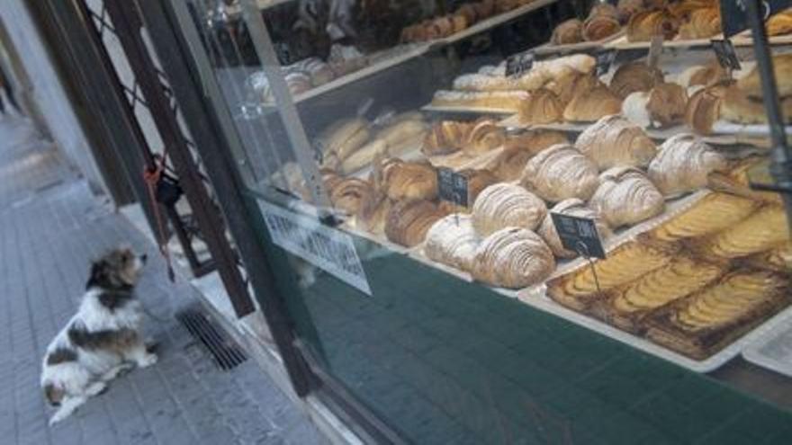 Cruasanes y otros dulces en una pastelería de Barcelona, en una imagen de archivo.