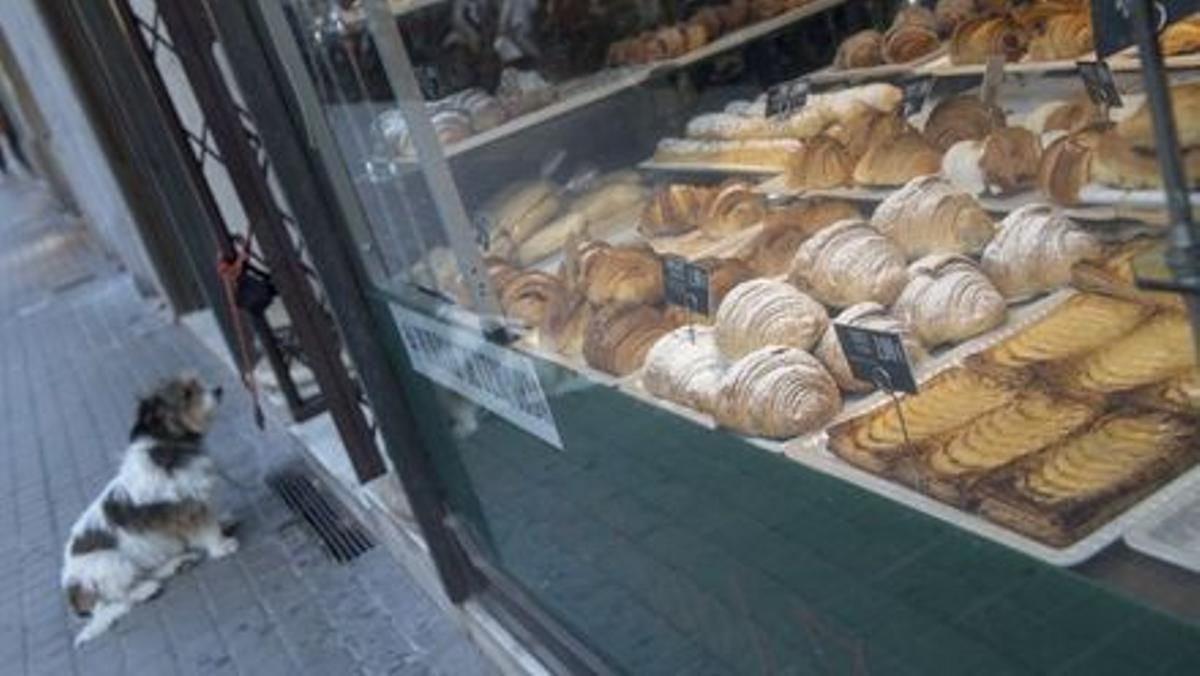 Cruasanes y otros dulces en una pastelería de Barcelona, en una imagen de archivo.