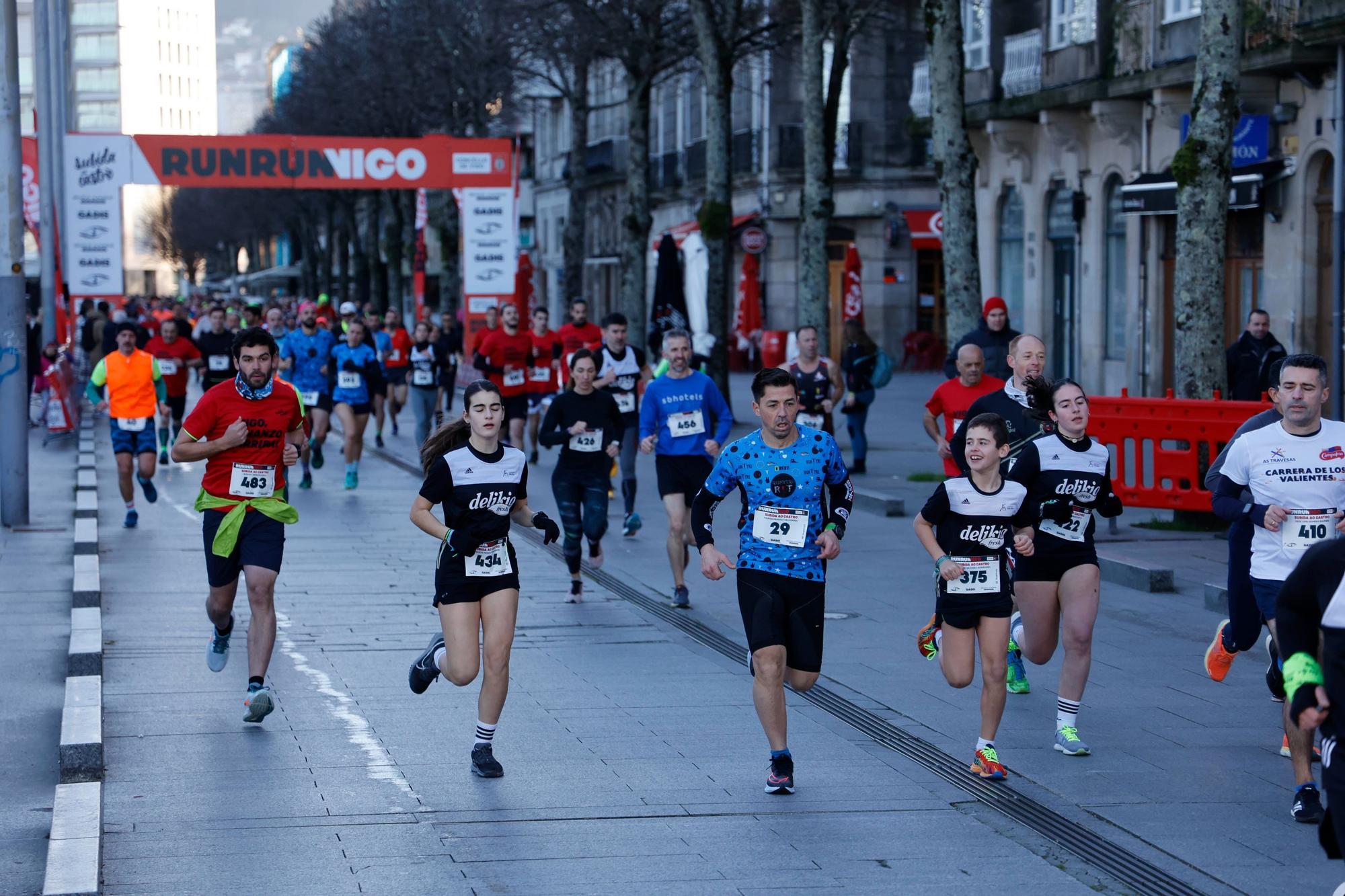 Pisadas de altura en Vigo: cientos de corredores suben O Castro