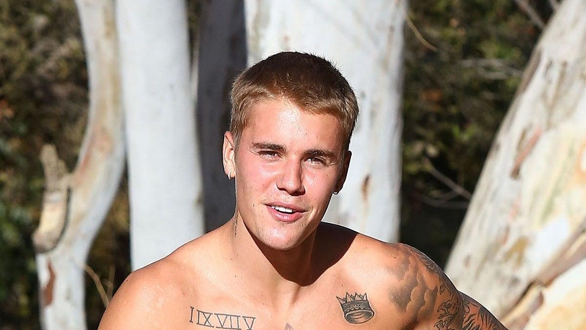 Justin Bieber luce tatuajes