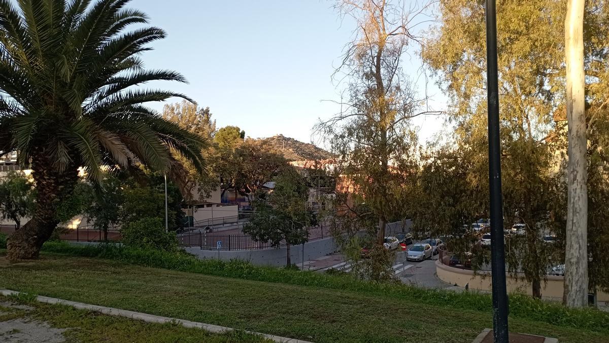 El cerro del Atabal, en el Puerto de la Torre, desde el jardín mirador de El Cónsul, esta semana.