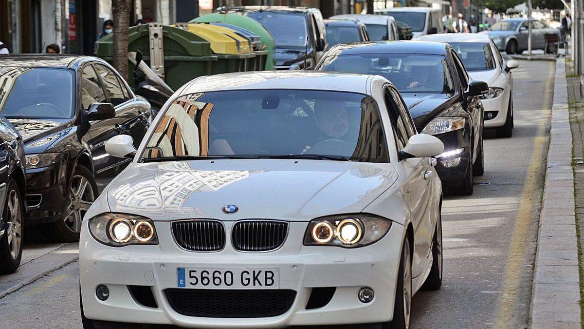 Más tráfico para la calle Rosalía de Castro y San Roque