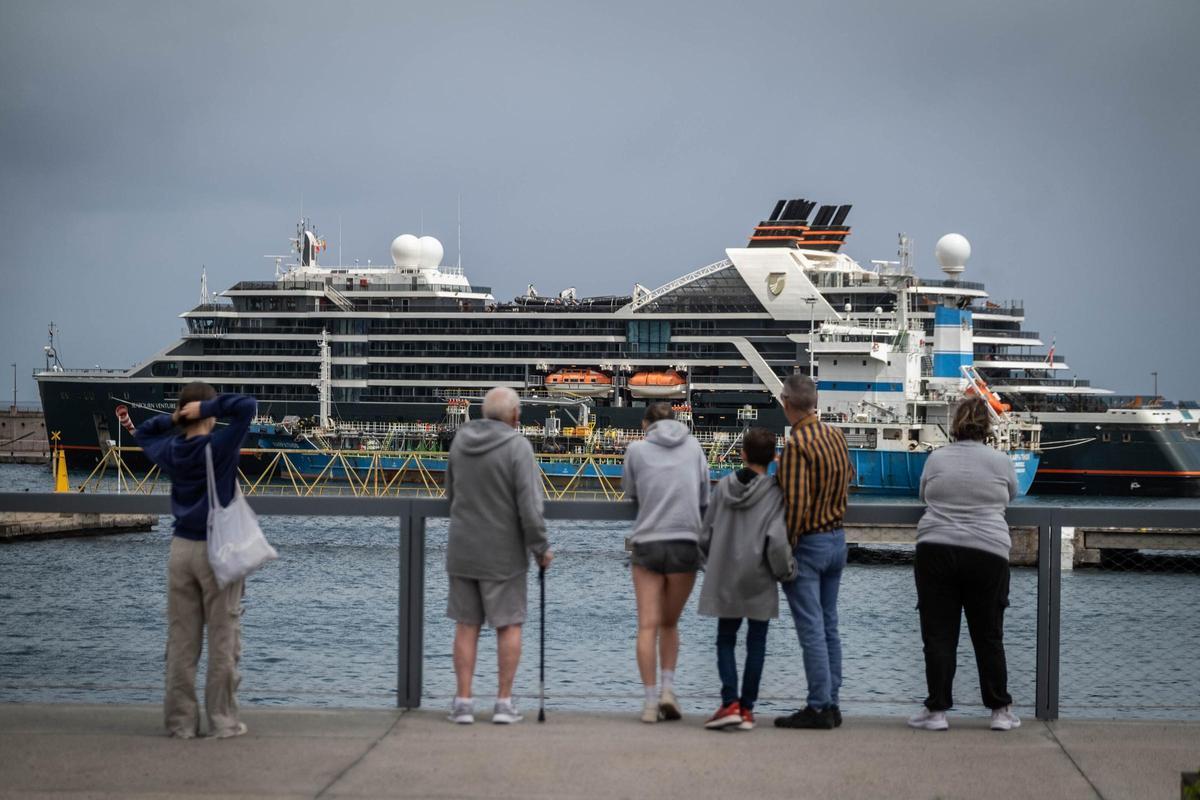 Un crucero hace escala en el Puerto de Santa Cruz de Tenerife