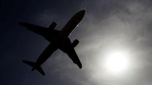 Avión a punto de aterrizar en el Aeropuerto de Barcelona