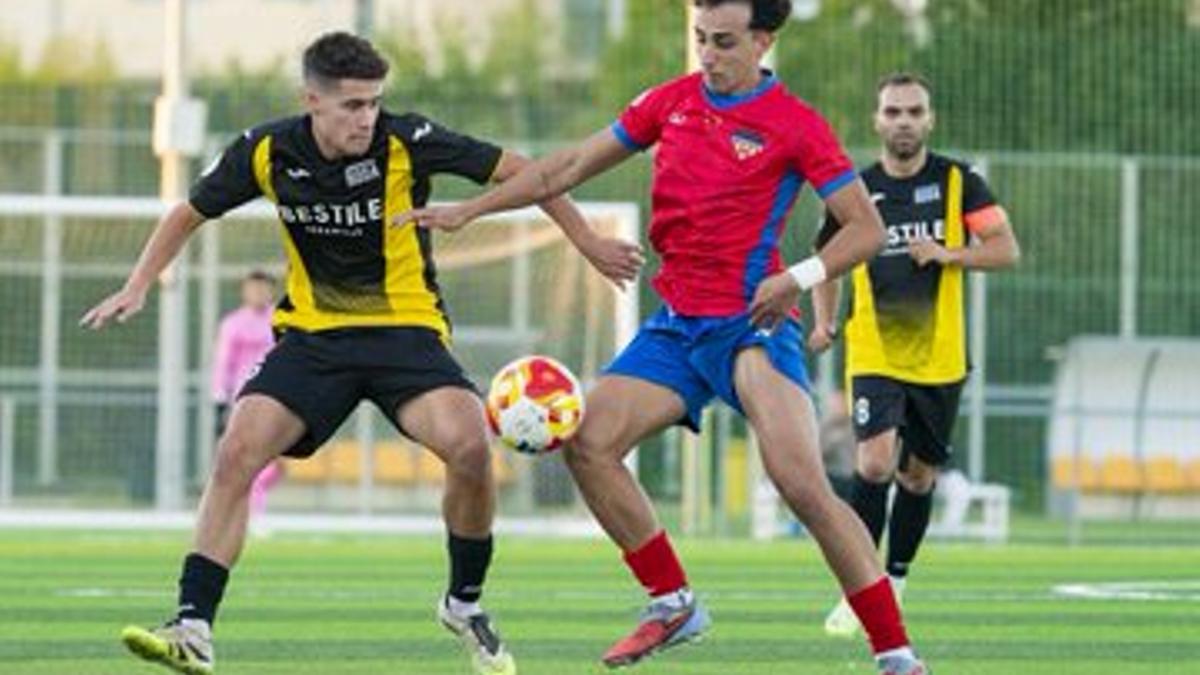 Una jugada contra el CD Roda.