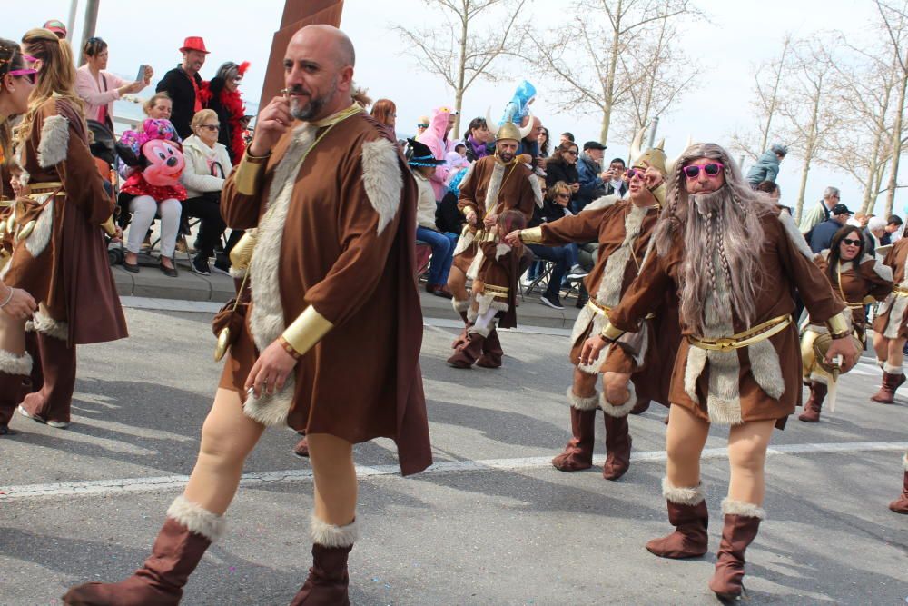 Roses viu un carnaval pletòric de gent i bon temps