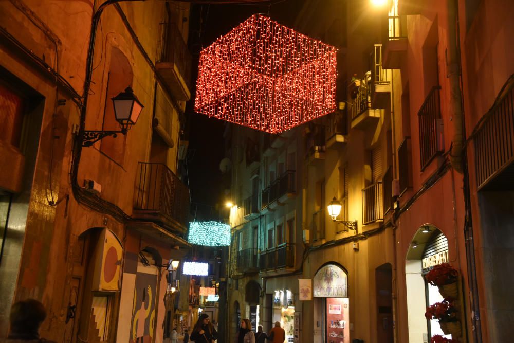 Manresa s'il·lumina per Nadal amb el principal carrer comercial a clapes