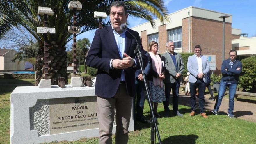 Román Rodríguez inauguró en Lalín el parque dedicado al pintor Paco Lareo