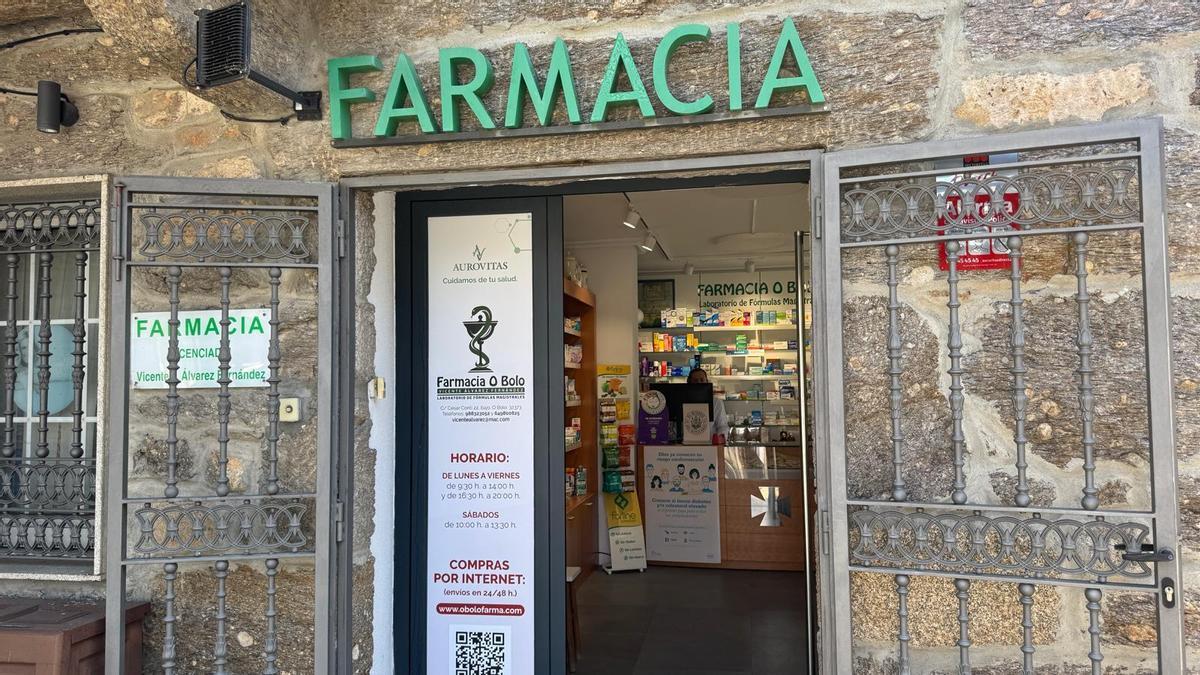 Fachada de la farmacia de O Bolo, donde se impartirán dos sesiones.