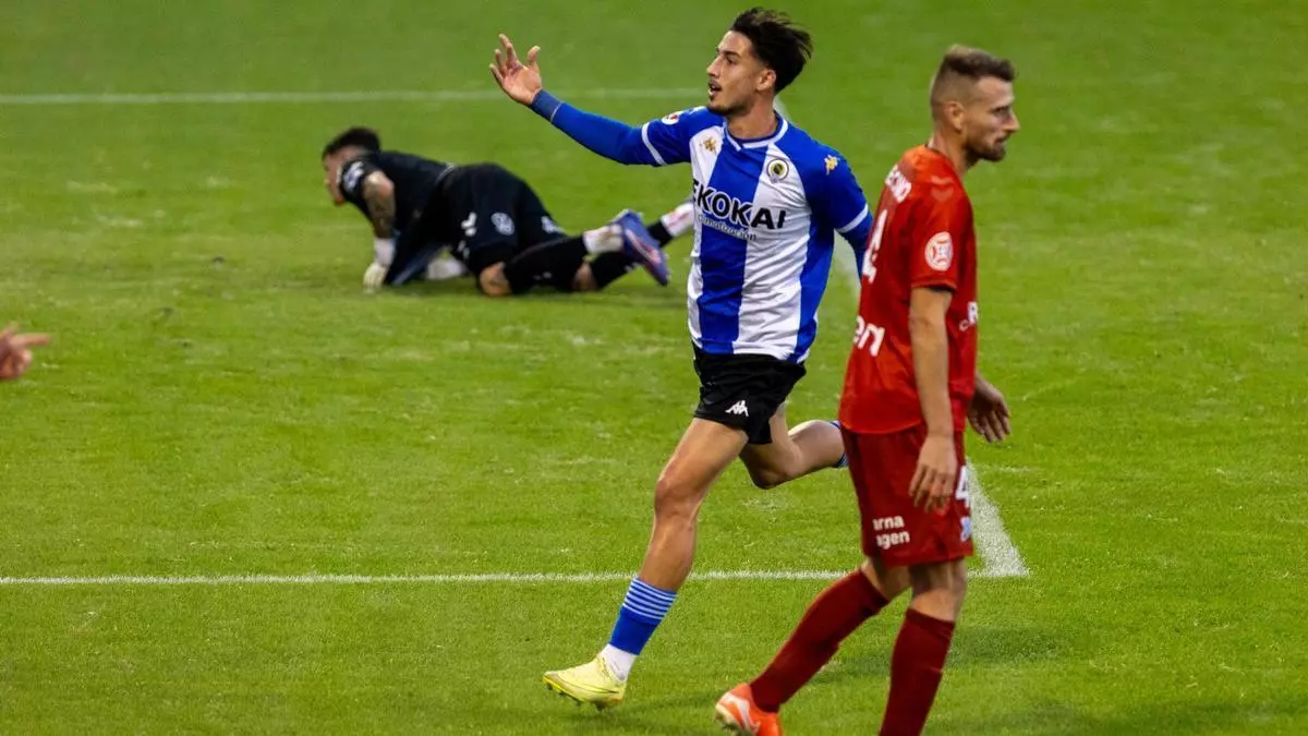 Unai Ropero, atacante del Hércules: "Mi fuerte es que tengo bastante gol y tengo que aprovecharlo"