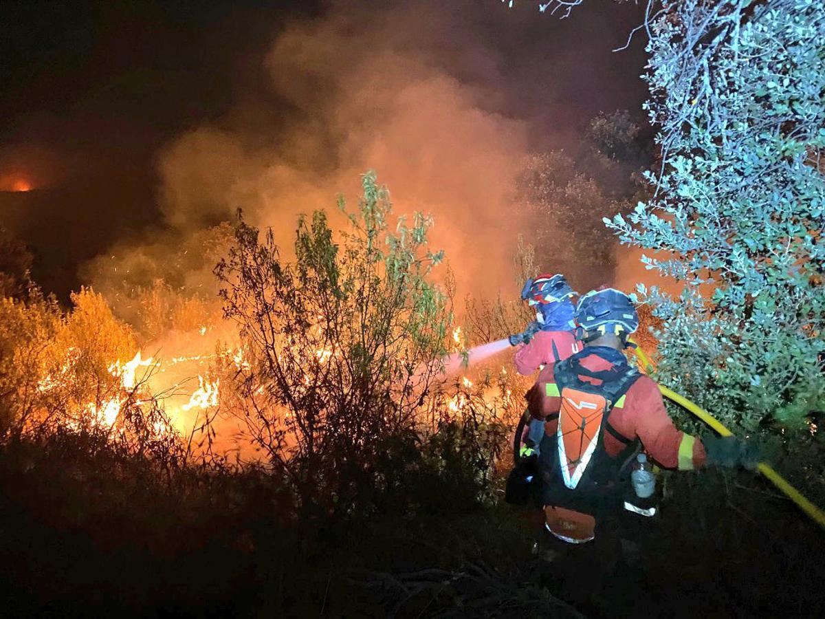 Trabajos de extinción del dramático incendio de Tres Cantos en agosto.