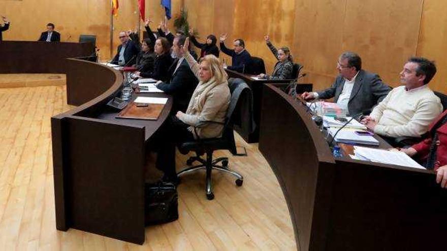 El PSOE salva los últimos presupuestos del mandato pese a quedarse en clara minoría