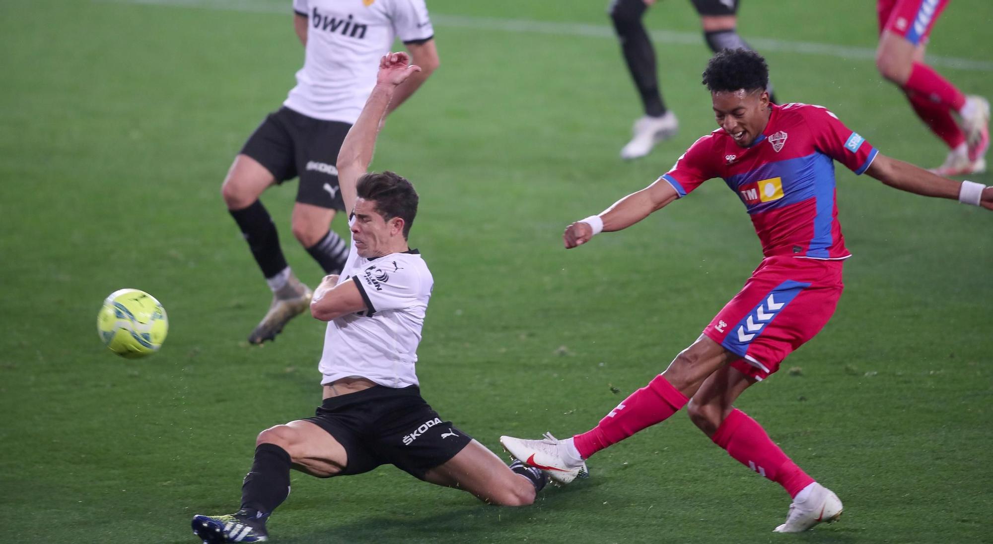 Las imágenes la victoria del Valencia CF frente al Elche