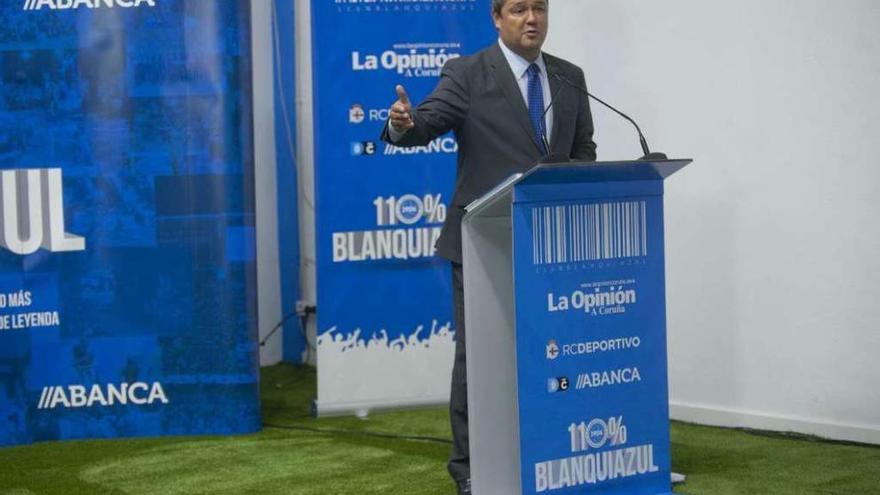 Tino Fernández, ayer en Riazor, durante la presentación del coleccionable 110% BLANQUIAZUL.