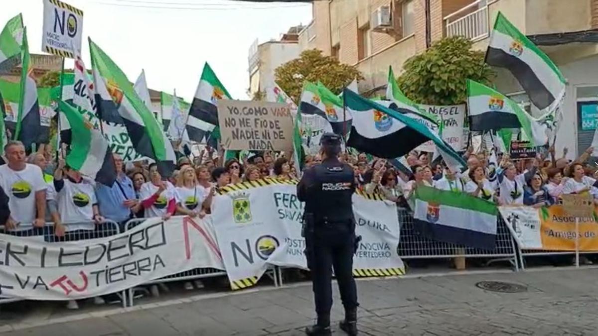 Manifestación en Salvatierra de los Barros.