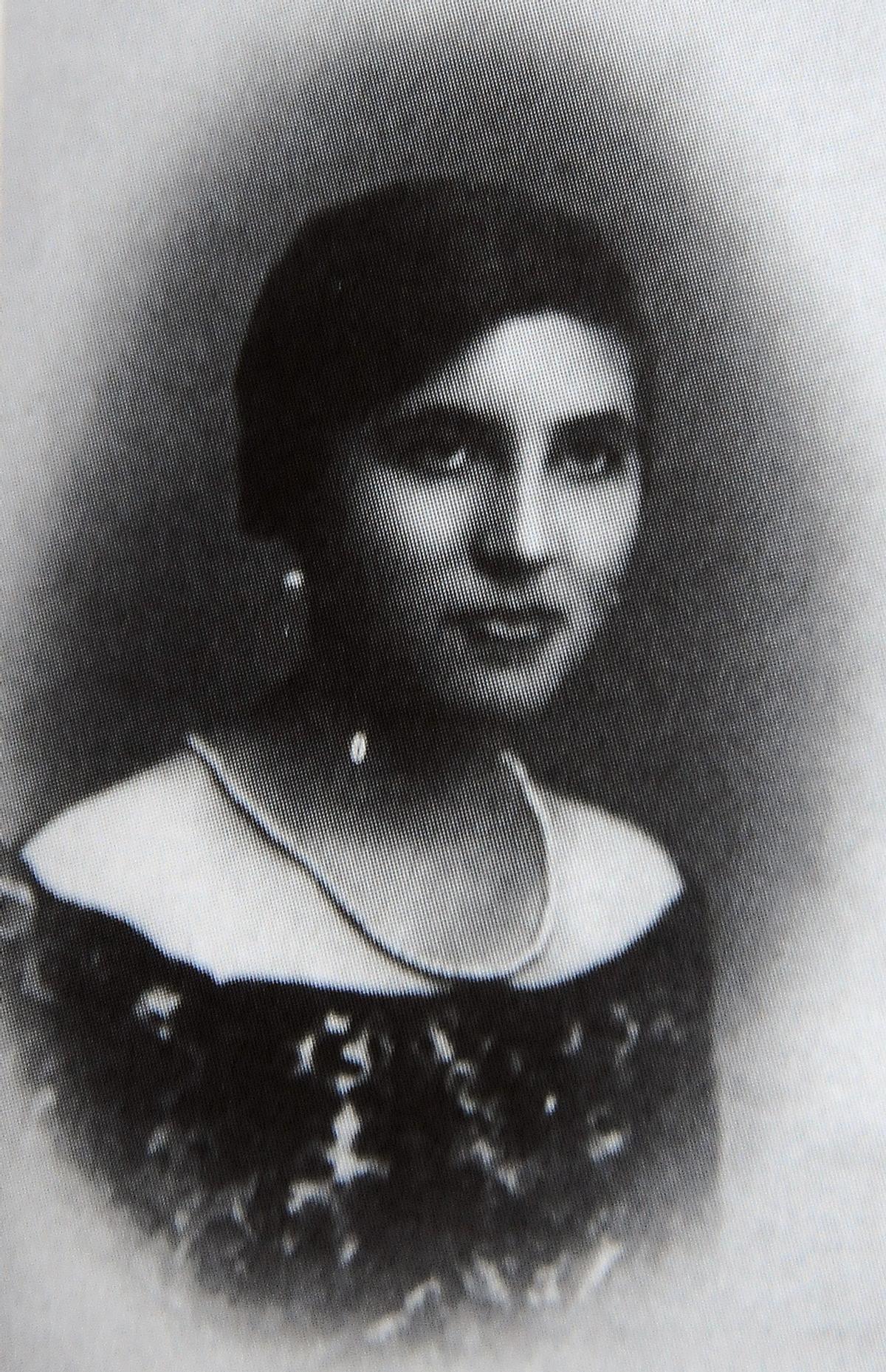 La primera esposa de Gonzalo Torrente Ballester, la vecina de Bueu Josefina Malvido, a los 17 años.