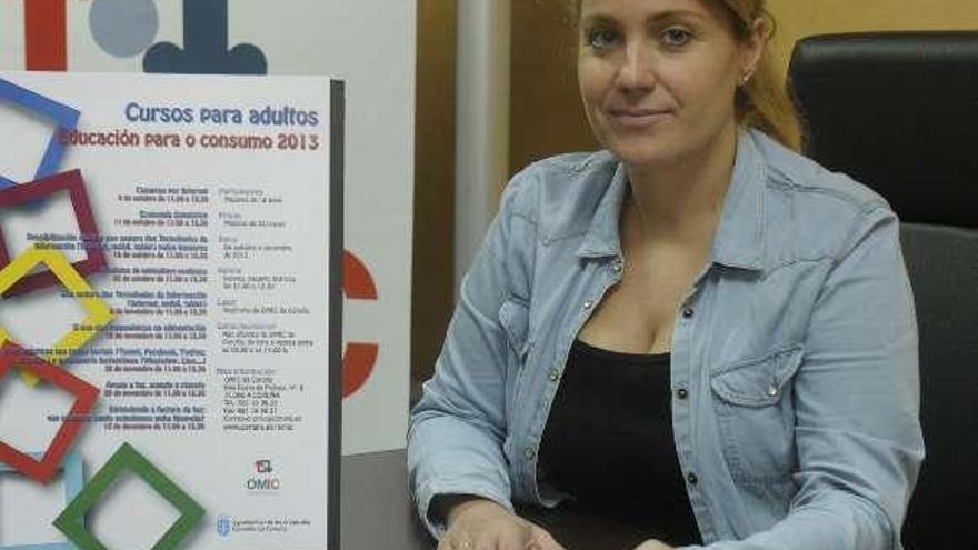 Lidia Blanco, una de las encargadas de los cursos. / víctor echave