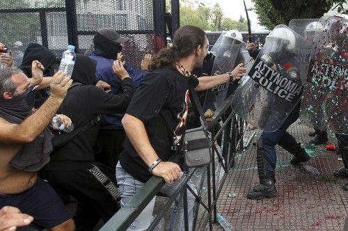 PROTESTAS DURANTE LA VISITA DE MERKEL A ATENAS