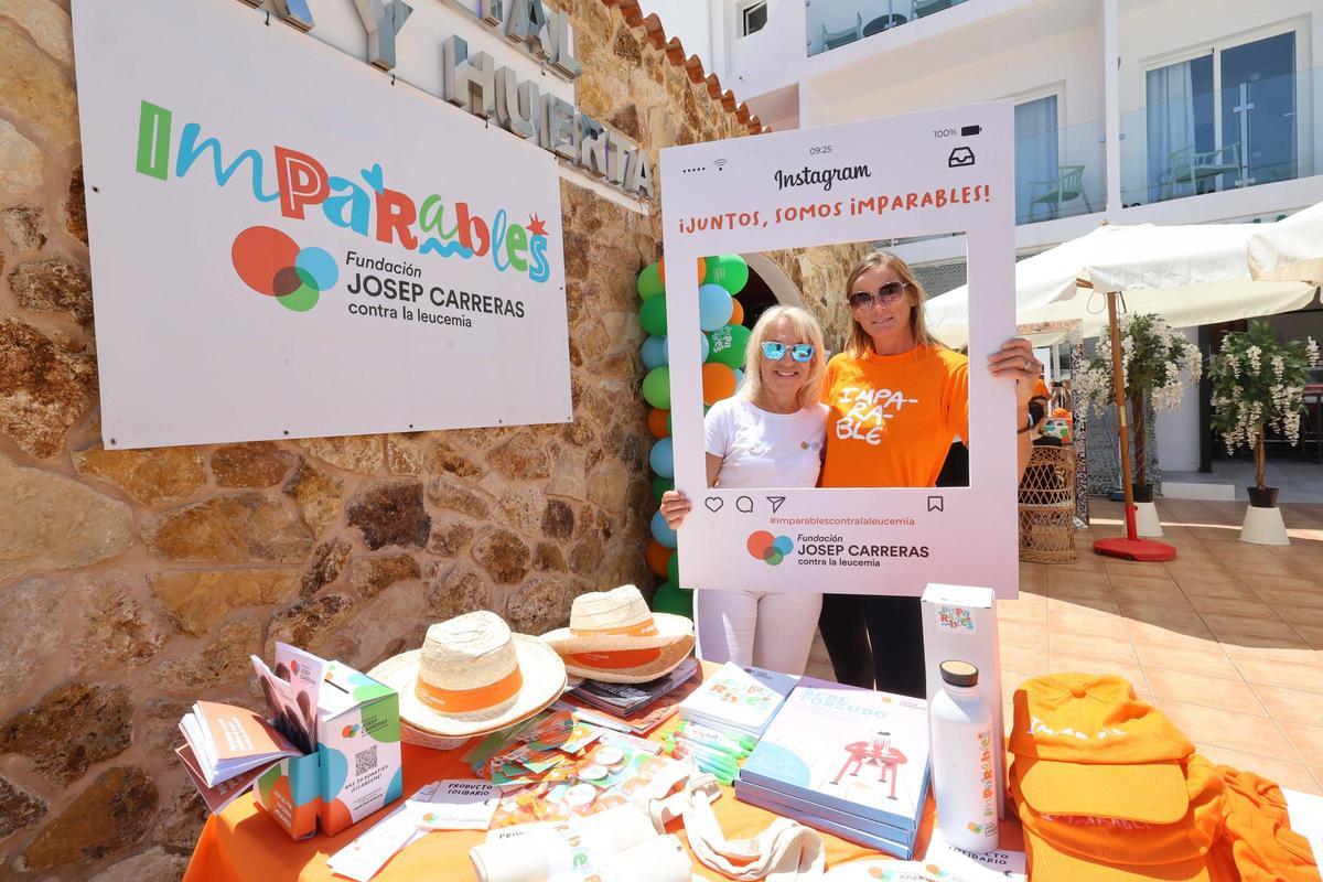 Manoli González y Jana Bednarova.