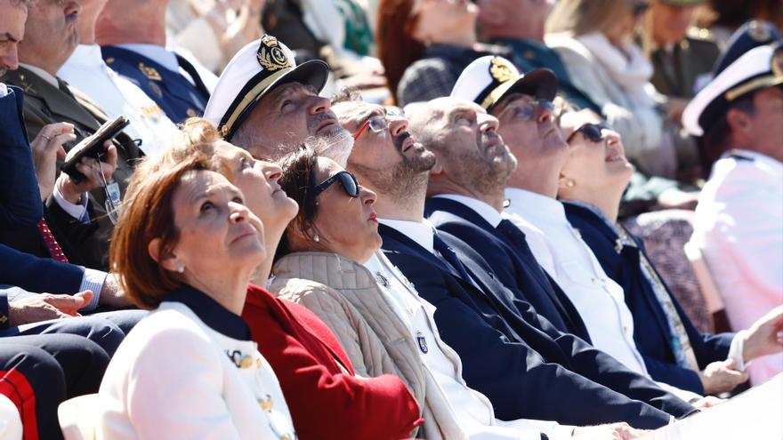 El día D en la playa de San Lorenzo, el Rey pasa revista naval en Gijón y preside una exhibición con 2.300 militares, 74 aeronaves y nueve buques
