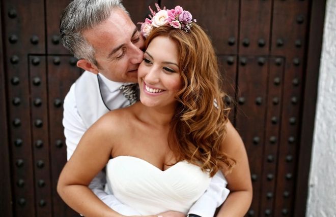 Novias con pelo suelto: con raya central