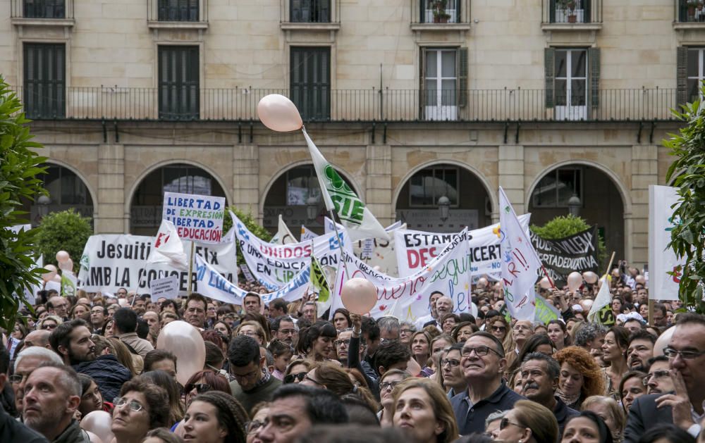 Manifestación en contra de los recortes de aulas en la enseñanza concertada