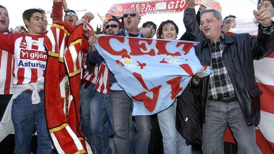 Seguidores del Celta y del Sporting de Gijón, durante la visita de los asturianos a Vigo en 2008. // FDV