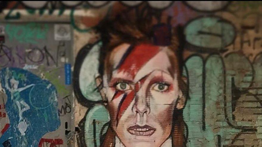 Detalle del mural de Bowie en el barrio del Carmen.