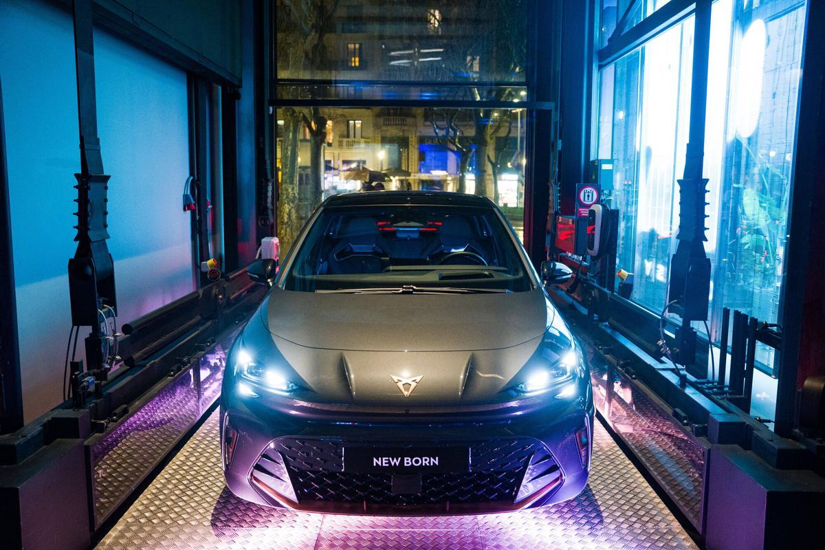 Imagen del lanzamiento del nuevo Cupra Born